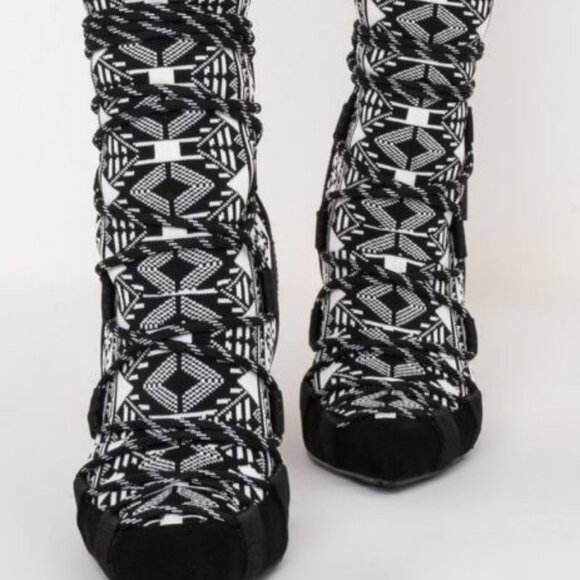 AZALEA WANG  FALLEN OLYMPUS HAS  STILETTO BOOTIE IN BLACK / WHITE - Picture 5 of 7